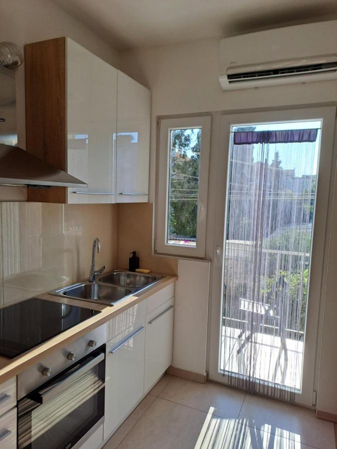 Yulia Apartman Pula Exterior photo