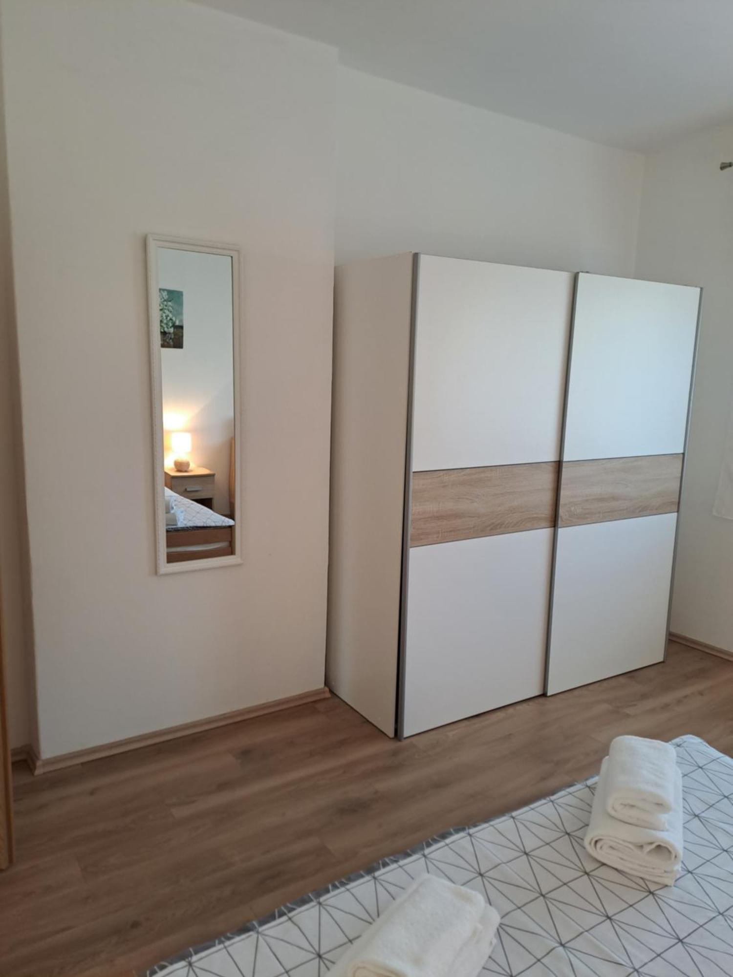 Yulia Apartman Pula Exterior photo