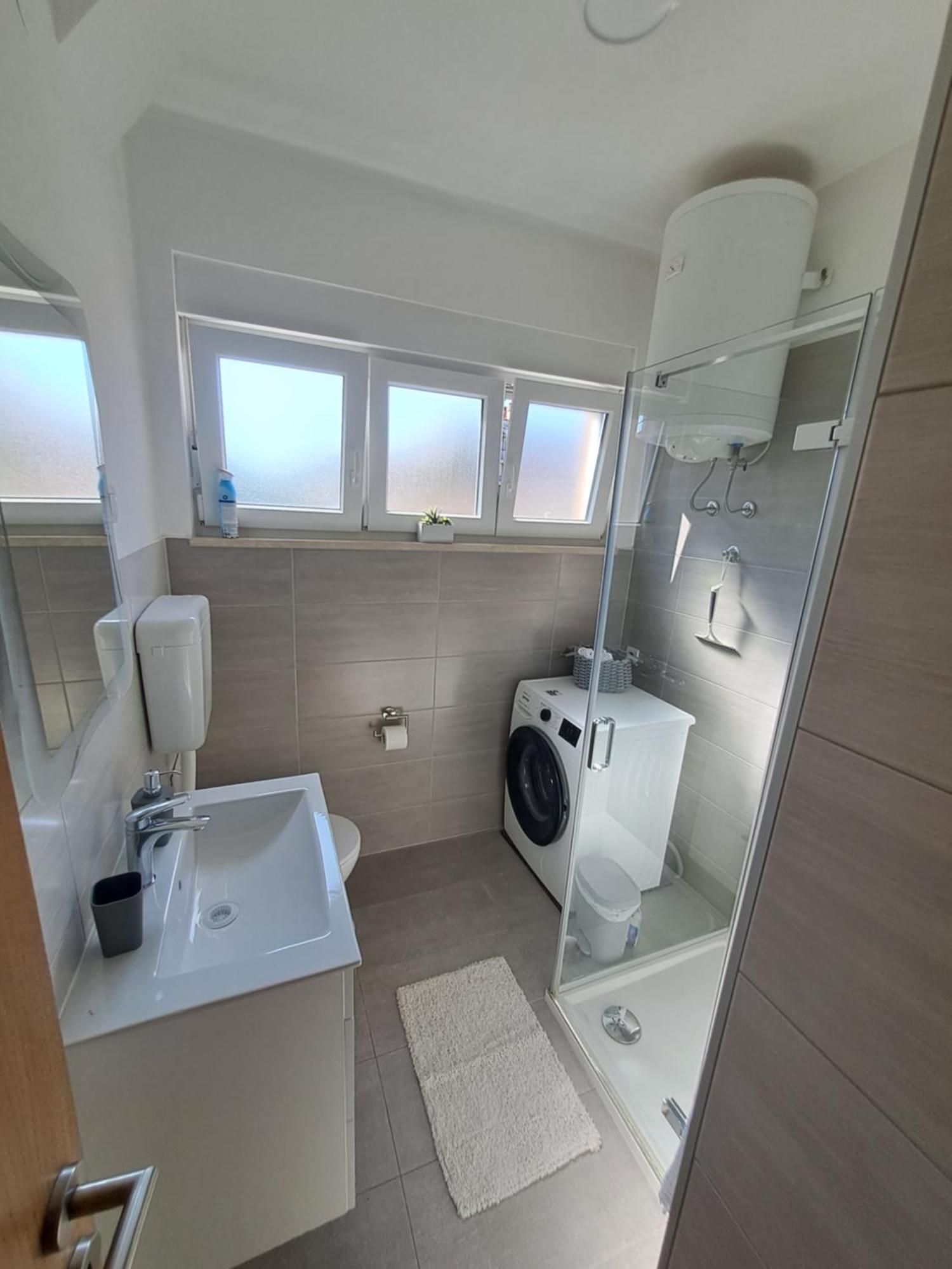 Yulia Apartman Pula Exterior photo